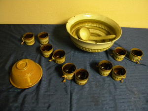 lot 693 image: Stoneware bowl, cups, covered dish