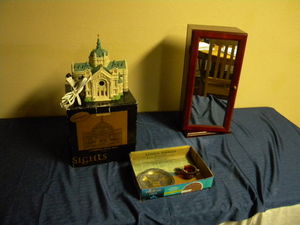 lot 703 image: Two sided swival Jewelry box