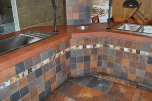 lot 5 image: 22 Angled corner counter&nbsp