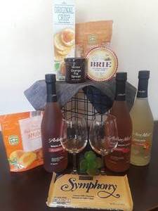lot 9 image: #4 Wine Basket Wine Donated by Frontier Liquor