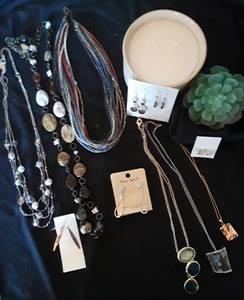 lot 44 image: Jewlery Basket