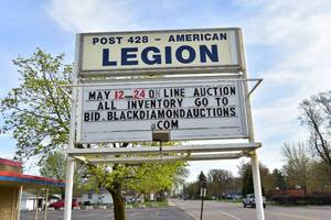 lot 4 image: Reader Sign wletters