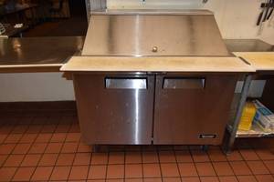 lot 17 image: Bison Prep Table