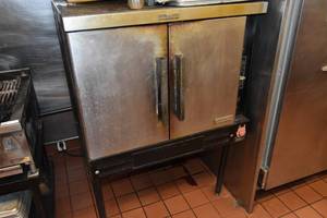 lot 33 image: Wolf Circulating Heat Oven