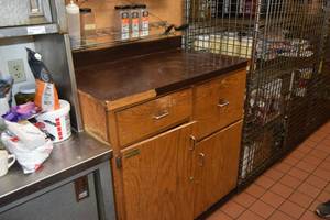 lot 39 image: 2) Door Work counter
