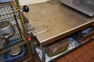 lot 45 image: SS 6 X 30 w Can opener
