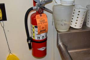 lot 52 image: Fire Extingusher