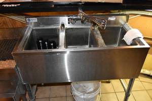 lot 64 image: Grind Triple bar sink