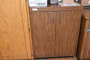 lot 77 image: 2 Door cabinet
