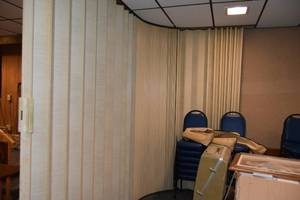 lot 99 image: Accordian door wtrack
