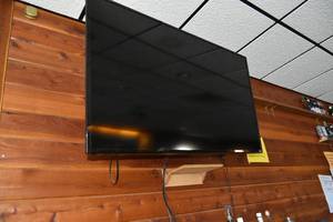 lot 161 image: Vizio TV 50 flatscreen