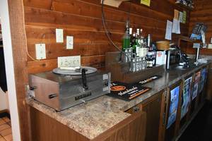 lot 162 image: Pizza and microwave ovens