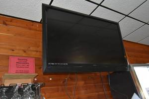 lot 163 image: Vizio 48 flat screen TV