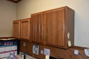 lot 181 image: 2-2 door cabinets on wall