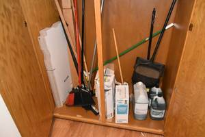 lot 225 image: Closet of cleaning supplies