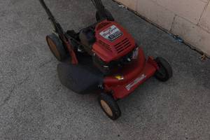 lot 243 image: Snapper 6 Hp Mower