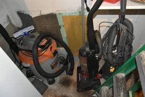 lot 267 image: Rigid Shop Vac & 2 uprights