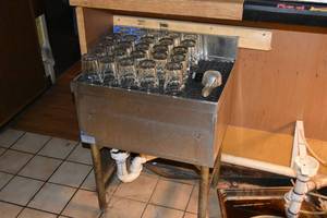 lot 62 image: Bottle Rack and wash sink