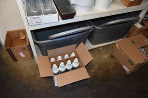 lot 286 image: 4) Grey Tubs & cleaning supplies
