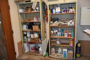 lot 288 image: 2) Metal shelf units wcleaning supplies