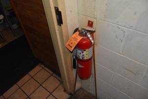 lot 298 image: Fire Extinguisher & Mount