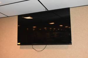 lot 306 image: VISIO 58 Flat screen TV wwall mount