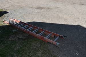 lot 9 image: Werner 24 Fiberglass Ext. ladder