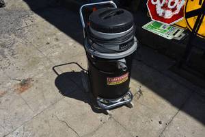 lot 24 image: Craftsman Canister Vac 18 gal