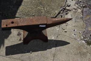 lot 29 image: 100 PD Trexion anvil