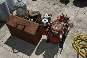 lot 42 image: 14 ton hoist, skillsaw, pump
