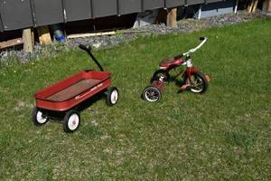 lot 68 image: Radio Flyer wagon & Junior Trike