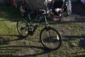lot 85 image: Black Aluminum frame  bike