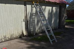 lot 94 image: 16 Aluminum Ext. ladder