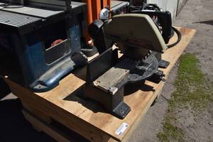 lot 102 image: B & D Power mitre box