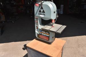 lot 103 image: Delta 9 band saw 1 Hp