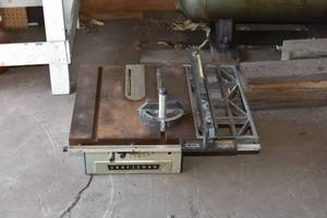 lot 105 image: Craftsman Table sawno stand