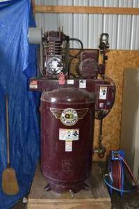 lot 112 image: Quincy Airmaster upright 5 HP