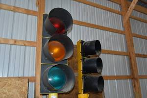 lot 115 image: Signal light wpost 86 Tall