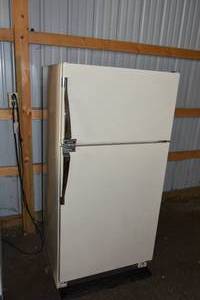 lot 121 image: Magic Chef FridgeFreezer