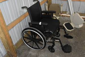 lot 124 image: 9000 XDT Wheelchair wfront