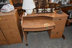 lot 129 image: Computer desk and lamps (touch lamp has broken panel)