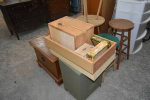 lot 138 image: Stools, 2) round tables,end table