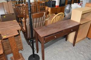 lot 144 image: Office floor mat, lamp, couch table