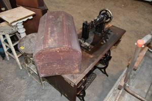 lot 150 image: Old New Goodrich sewing machine