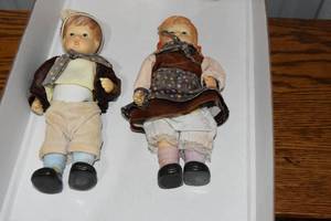 lot 158 image: 2) Porcelain Dolls 9 Tall