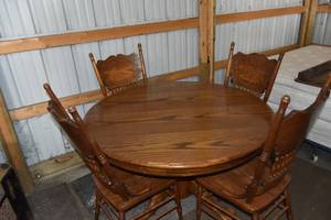 lot 171 image: 48 Oak Pedestal Table & Chairs