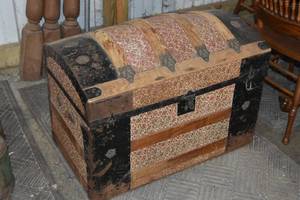lot 170 image: Dome top trunk wtray