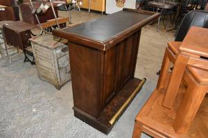 lot 173 image: 48 Bar with Brass foot rail