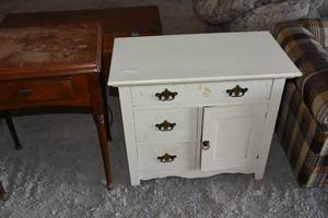 lot 178 image: Painted commode stand
