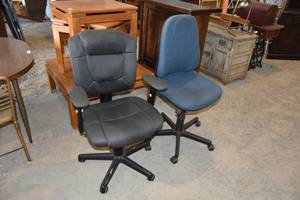 lot 183 image: 2) Five caster office chairs
